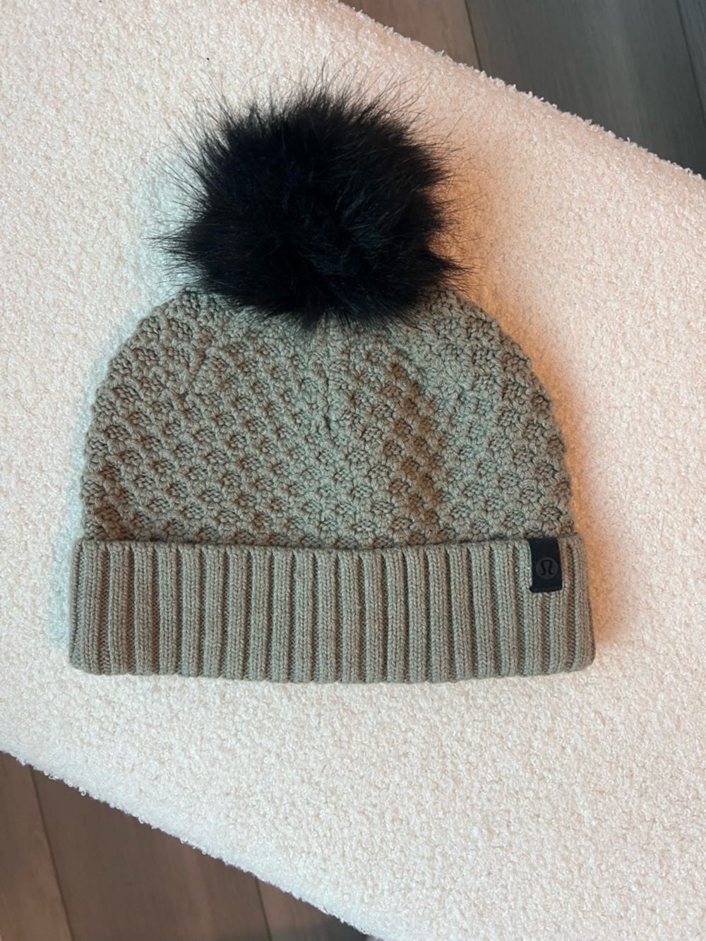 Lululemon bubble knit Pom beanie